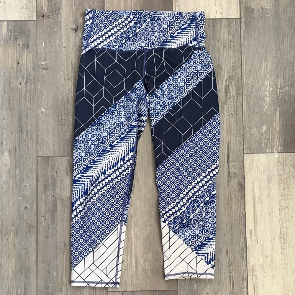 Women Geometric Blue and White Leggings